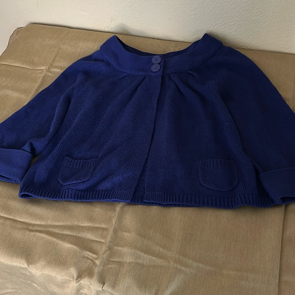 Nicole by Nicole Miller cardigan w swing like shape. Perfect for fall layering!